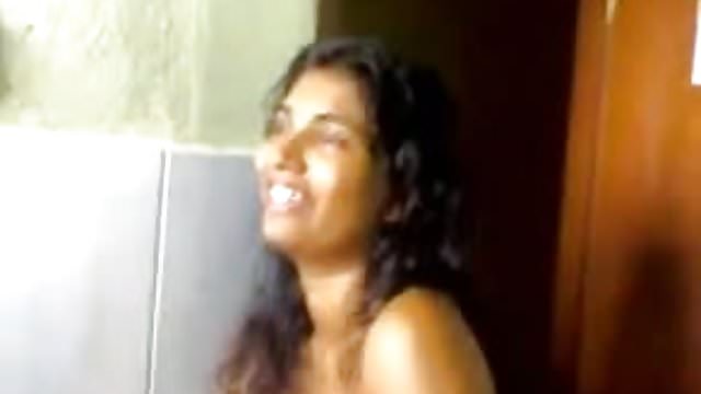 Srilankan couple bathroom