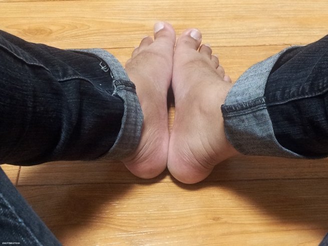 Must foot suck their sexy toes