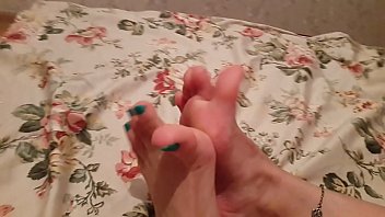 Flower footjob wiggling toes