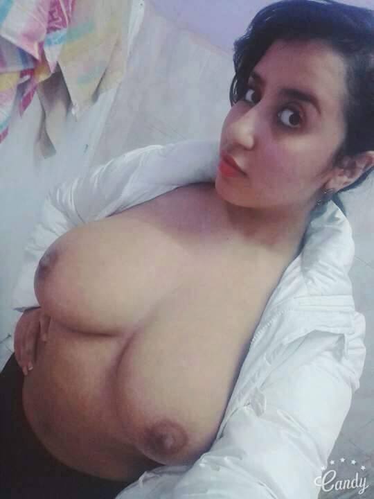 Grinch reccomend muslim girl shows boobs selfie pics