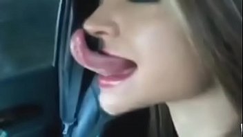 Pornstars longue tongue lesbien