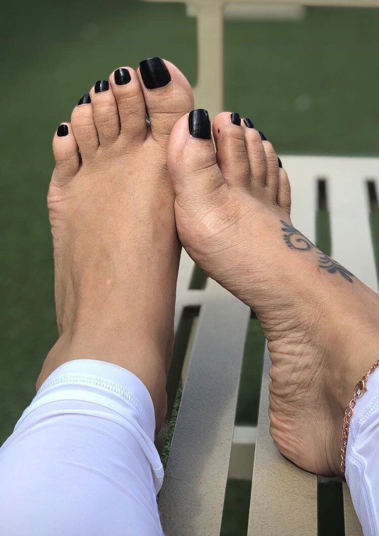 Copycat reccomend sexy redbone feet